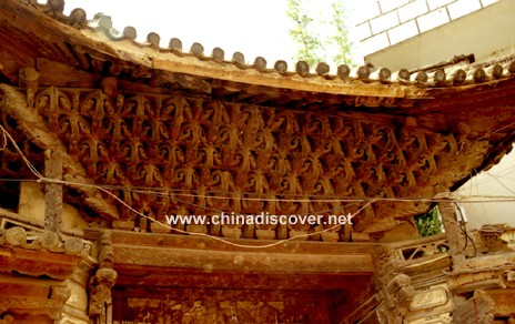 Bai Ethnic House wood carving on roof, Dali Photo