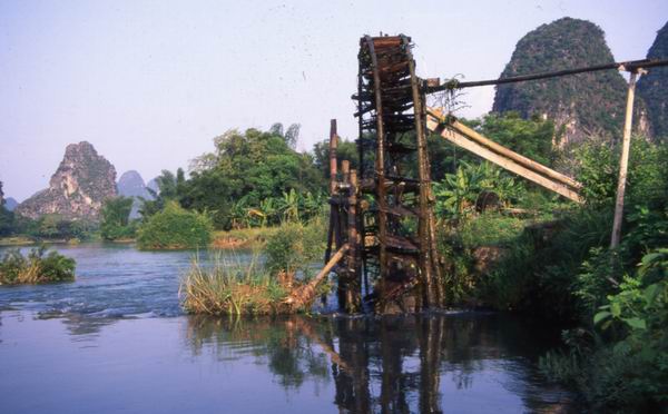 Water wheel,yulong river,yangshuo